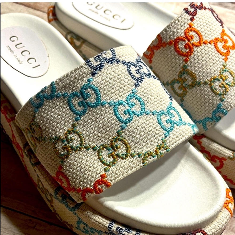 Gucci Angelina Embroidered Colorful Logo
Platform Sandals Size 40 - Picture 12 of 14